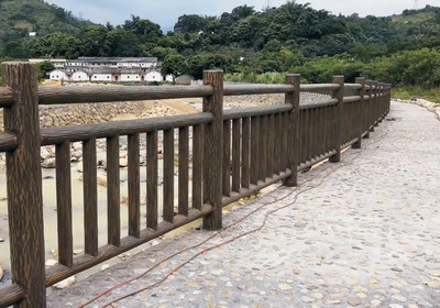 1.8米梯状仿树皮护栏